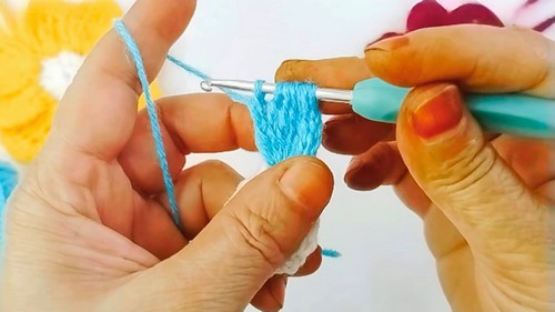 Crochet Flower Bag Charm Pattern 4