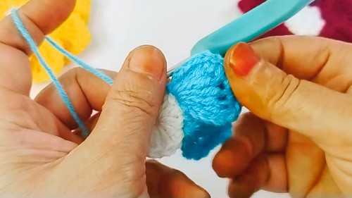 Crochet Flower Bag Charm Pattern 5