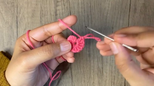 Crochet Flower Mirror Cover Keychain Pattern 2