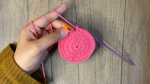 Crochet Flower Mirror Cover Keychain Pattern 4
