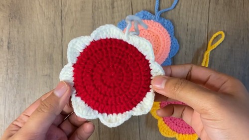 Crochet Flower Mirror Cover Keychain Pattern 7