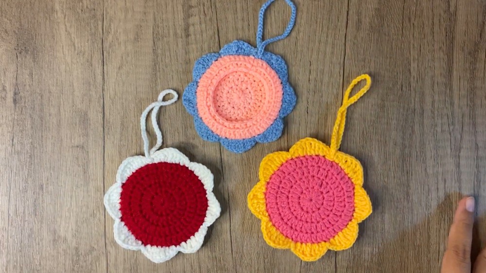 Crochet Flower Mirror Cover Keychain Pattern 8