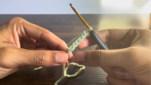 Crochet Frog Keychain Pattern 1