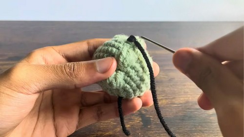 Crochet Frog Keychain Pattern 6