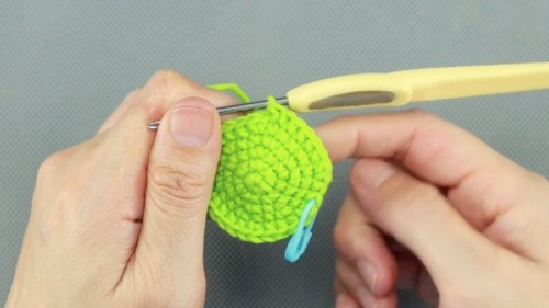 Crochet Frog With A Swimming Ring Pattern 3