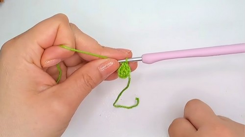 Crochet Grinch keychain Pattern 1