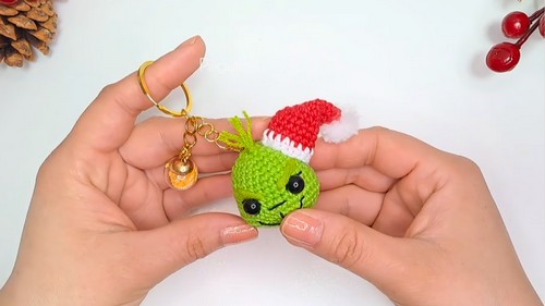 Crochet Grinch keychain Pattern 8