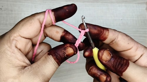 Crochet Hanging Flower Keychains Pattern 1