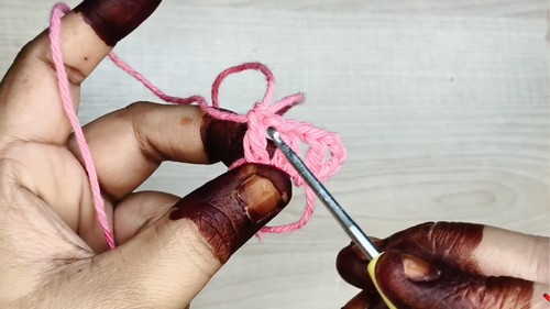 Crochet Hanging Flower Keychains Pattern 2
