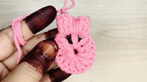 Crochet Hanging Flower Keychains Pattern 4