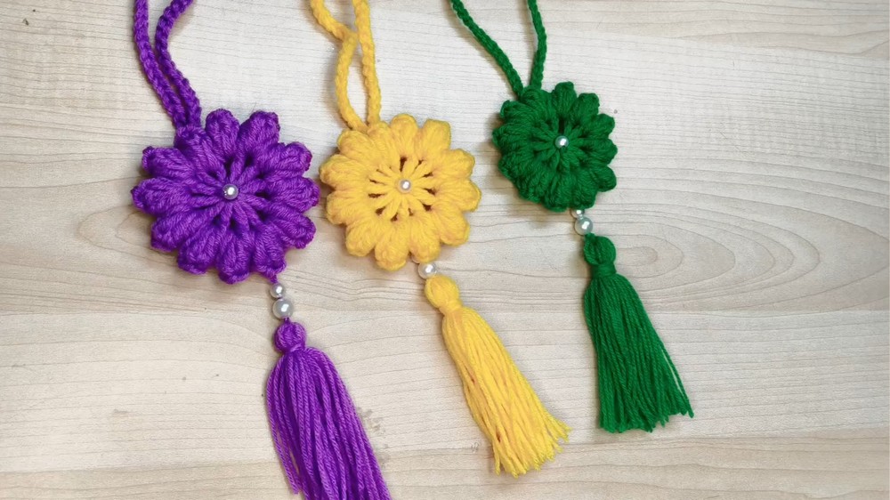 Crochet Hanging Flower Keychains Pattern 8