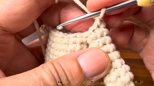 Crochet Hello Kitty Keychain Pattern 7