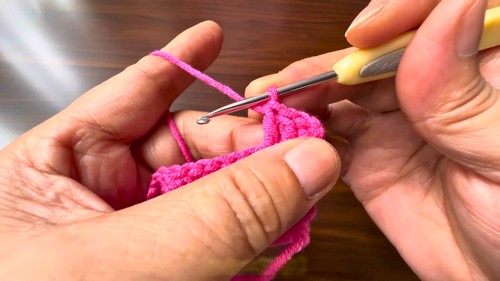 Crochet Hello Kitty Keychain Pattern 8