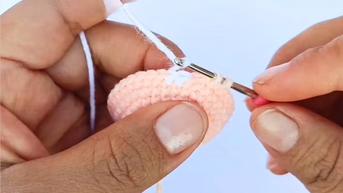 Crochet Kitten Keychain Pattern 2