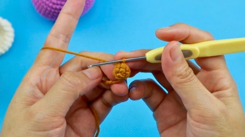 Crochet Little Bee Amigurumi Pattern 4