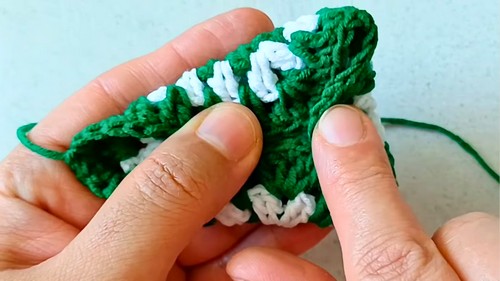 Crochet Mini Christmas Tree Keychain Pattern 6