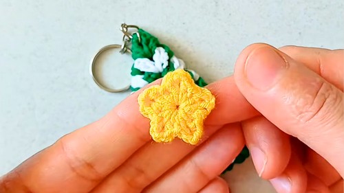 Crochet Mini Christmas Tree Keychain Pattern 8