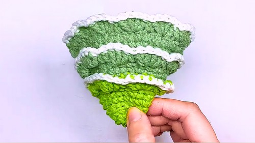 Crochet Mini Christmas Tree Pouch Pattern 7