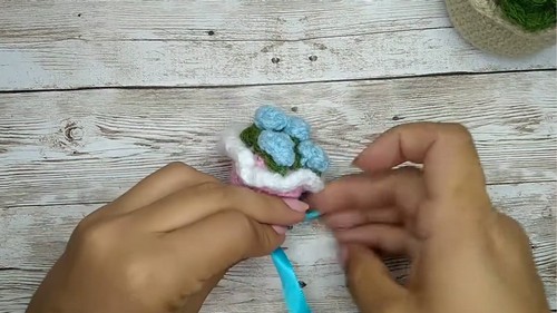 Crochet Mini Flower Bouquet Pattern 7