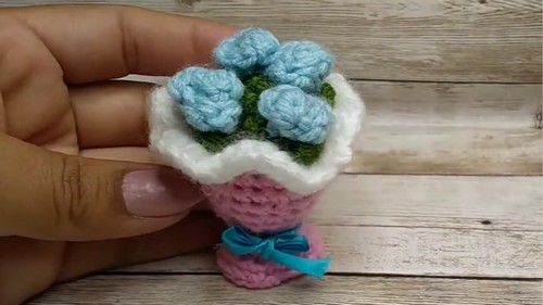 Crochet Mini Flower Bouquet Pattern 8