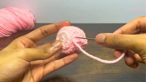 Crochet Mini Rolled Cake Pattern 6