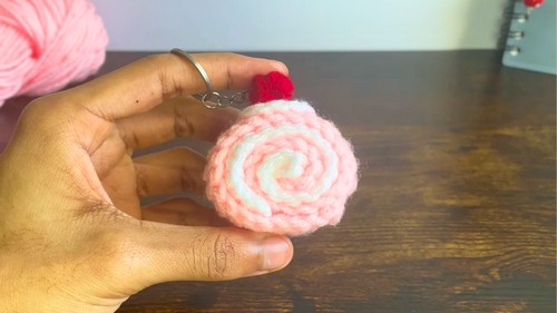 Crochet Mini Rolled Cake Pattern 8