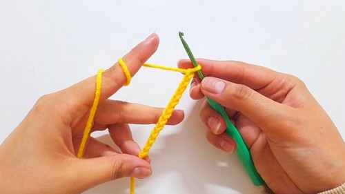 Crochet Minion Hair Clip Pattern 1