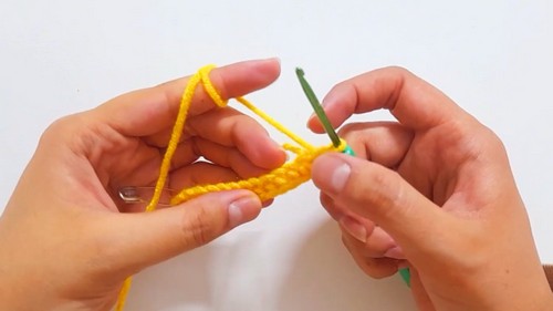 Crochet Minion Hair Clip Pattern 2