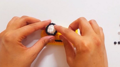 Crochet Minion Hair Clip Pattern 6