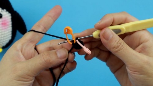 Crochet Penguin Amigurumi Pattern 1