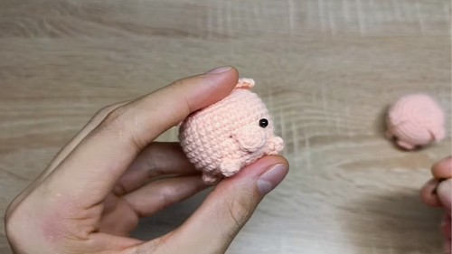 Crochet Piggy Keychain Pattern 7