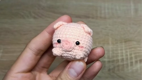Crochet Piggy Keychain Pattern 8
