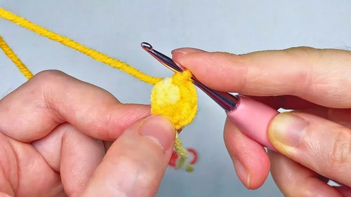 Crochet Pineapple Plushie Pattern 1