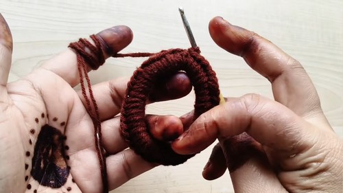 Crochet Puff Flower Scrunchie Pattern 2