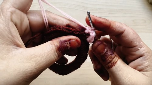 Crochet Puff Flower Scrunchie Pattern 3