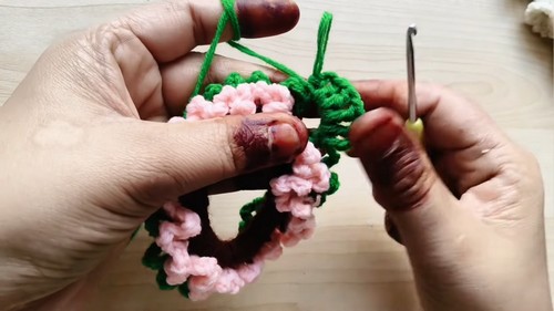 Crochet Puff Flower Scrunchie Pattern 5