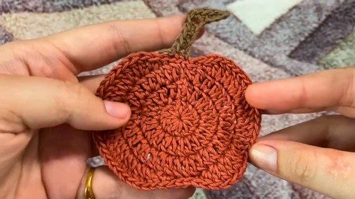 Crochet Pumpkin Coaster Pattern 7