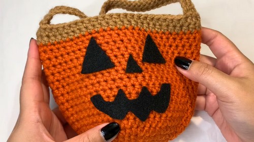 Crochet Pumpkin Treat Bag Pattern 7