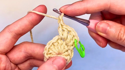 Crochet Rainbow Round Blanket Pattern 2