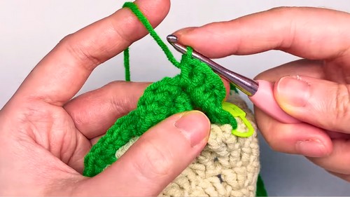 Crochet Rainbow Round Blanket Pattern 4