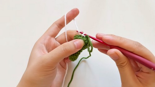 Crochet Santa Hat Keychain Pattern 4