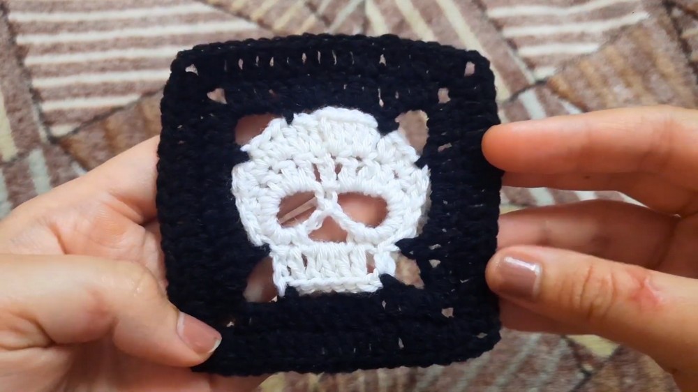 Crochet Skull Granny Square Pattern 7