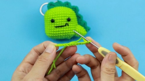 Crochet Small Dinosaur Pendant Pattern 1