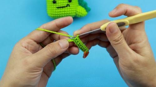 Crochet Small Dinosaur Pendant Pattern 2