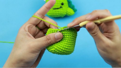 Crochet Small Dinosaur Pendant Pattern 4
