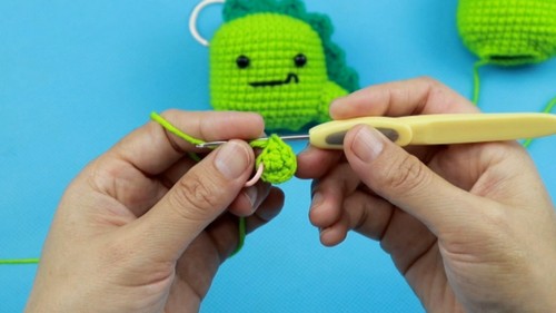 Crochet Small Dinosaur Pendant Pattern 5