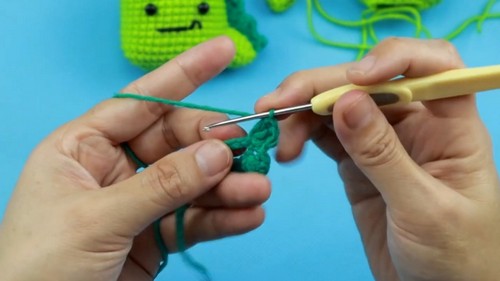 Crochet Small Dinosaur Pendant Pattern 6