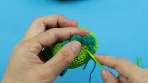 Crochet Small Dinosaur Pendant Pattern 7