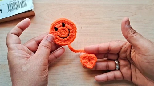 Crochet Smiley Bookmark Pattern 6