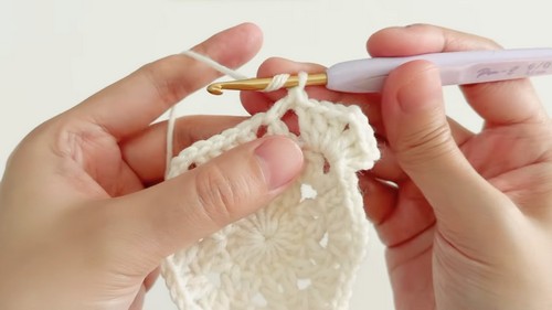 Crochet Snowflake Hat Pattern 4